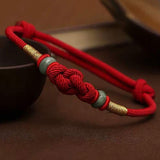 Pulsera de cordón rojo con cuenta de jade
