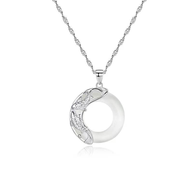 Collar con colgante de piedra koi