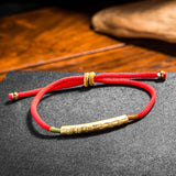 Pulsera roja con cuentas chapadas