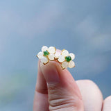 Pendientes de botón flor de jade blanco